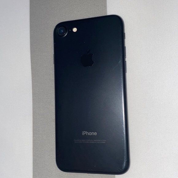 iPhone 7 *Boost Mobile* - Picture 2 of 3